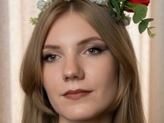 naughty camgirl fingering pussy SlyviaQuinonez