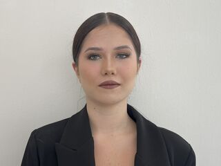 live webcam performer SophiaHilla