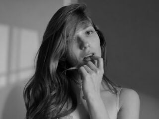camgirl playing with vibrator SophieLix