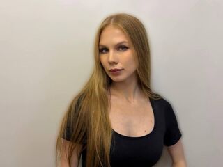 topless webcam girl SusieAlvia