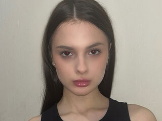 adultcam TainaHousekeeper