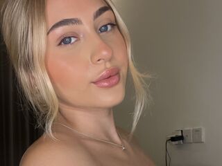 cam girl playing with dildo TamaraTemptation