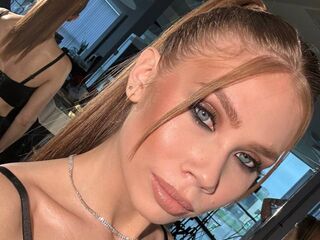 naked webcam girl TawnyaCarwell