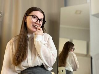 shaved pussy cam TerraTrinh