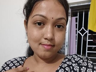 cam girl masturbating with vibrator TrishaSaha