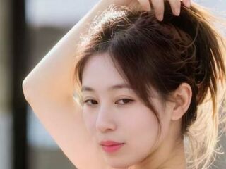 camgirl playing with vibrator Yanran