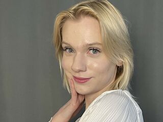 naked camgirl masturbating with vibrator YerWhooley