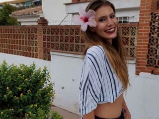 girl chatroom ZayraMyer